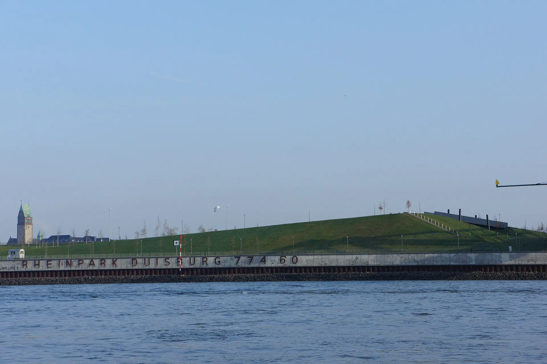 Uferpromenade im Rheinpark Duisburg