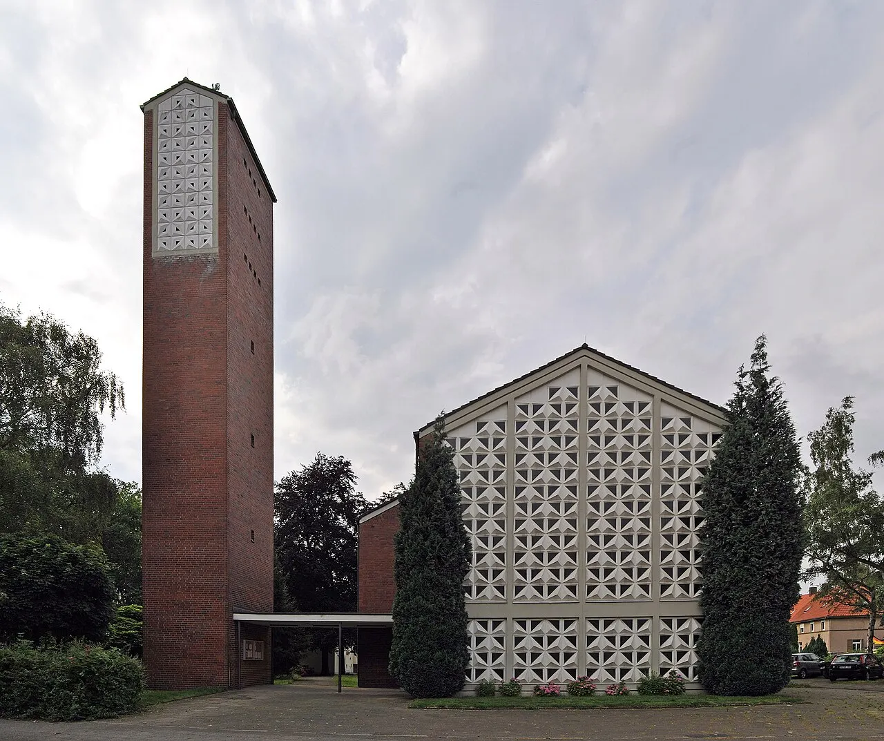 Bezirk Duisburg-Süd mit grünen Wohnlagen und der Sechs-Seen-Platte
